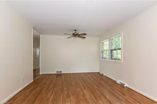 2306 Cherokee Dr, Greensboro, NC 27408 - Photo 12