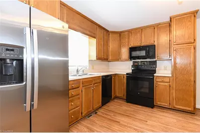 2306 Cherokee Drive, Greensboro, NC 27408 - Photo 10
