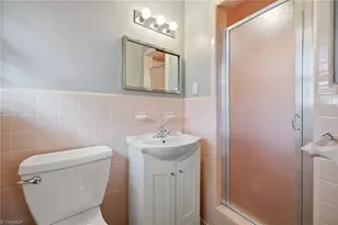 2911 Cornwallis Dr W, Greensboro, NC 27408 - Photo 24
