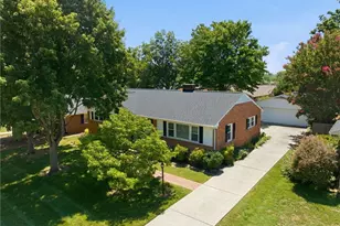 2911 Cornwallis Dr W, Greensboro, NC 27408 - Photo 38