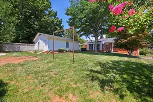 2911 Cornwallis Dr W, Greensboro, NC 27408 - Photo 34