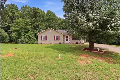 106 N Arlington Avenue, Jonesville, NC 28642 - Photo 2
