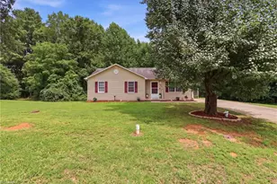 106 N Arlington Ave, Jonesville, NC 28642 - Photo 2