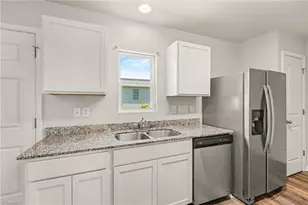 3910 Bellingham Ct, Greensboro, NC 27406 - Photo 12