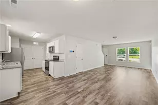 3910 Bellingham Ct, Greensboro, NC 27406 - Photo 10