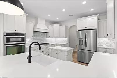 207 Pinnacle Drive, High Point, NC 27265 - Photo 14