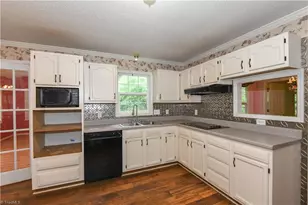 3810 Crickett Ln, Winston-Salem, NC 27105 - Photo 8
