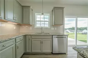 3707 Contimental Sq, Kernersville, NC 27284 - Photo 14