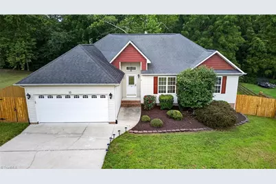 15 Collin Lane, Thomasville, NC 27360 - Photo 2