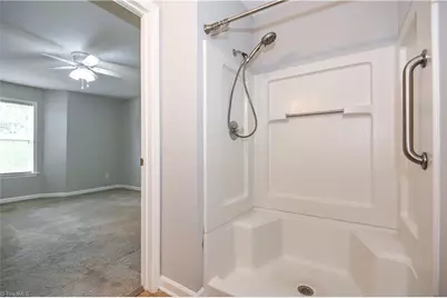 6704 W Friendly Avenue #4D, Greensboro, NC 27410 - Photo 24