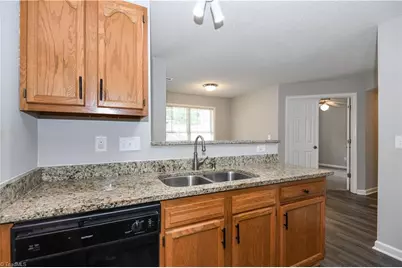 6704 W Friendly Avenue #4D, Greensboro, NC 27410 - Photo 12