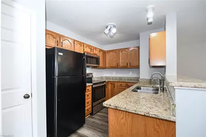 6704 W Friendly Avenue #4D, Greensboro, NC 27410 - Photo 10