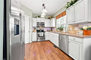 4020 Maid Marion Ct, Jamestown, NC 27282 - Photo 6