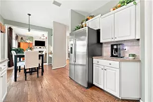 4020 Maid Marion Ct, Jamestown, NC 27282 - Photo 8