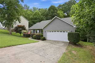 2109 Priya St, Thomasville, NC 27360 - Photo 4