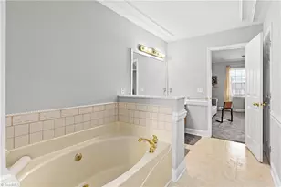 1005 Lisa Run Dr, Kernersville, NC 27284 - Photo 26