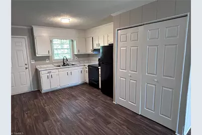 115 Cox Avenue #D, Thomasville, NC 27360 - Photo 2