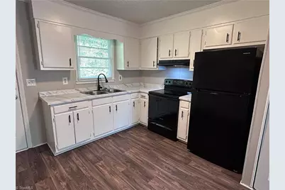 115 Cox Avenue #D, Thomasville, NC 27360 - Photo 4