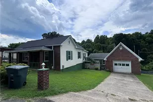 435 Lawrence St, Eden, NC 27288 - Photo 6