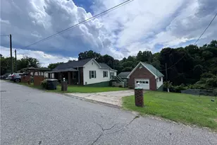 435 Lawrence St, Eden, NC 27288 - Photo 4
