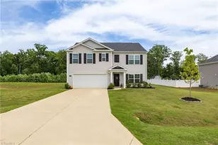 174 Culloden Dr, Mocksville, NC 27028 - Photo 2
