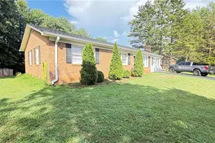 110 Sarah St, Mount Airy, NC 27030 - Photo 8