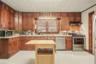 305 Hilltop Dr, Lexington, NC 27292 - Photo 8