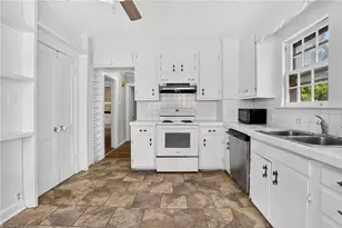 1806 Walker Ave, Greensboro, NC 27403 - Photo 14