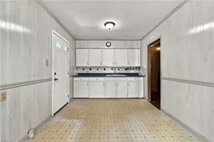 2010 Edgewood Dr, High Point, NC 27262 - Photo 8