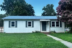 401 Martin Luther King Dr, Thomasville, NC 27360 - Photo 2