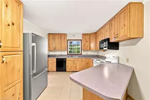 719 Greenwood Dr, Burlington, NC 27217 - Photo 6