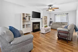 5805 Edgebrook Ct, Jamestown, NC 27282 - Photo 6