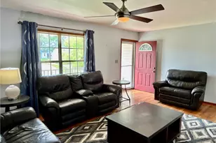 206 Larkspur Ln, Thomasville, NC 27360 - Photo 4