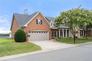 304 Pelican Ln, Clemmons, NC 27012 - Photo 2