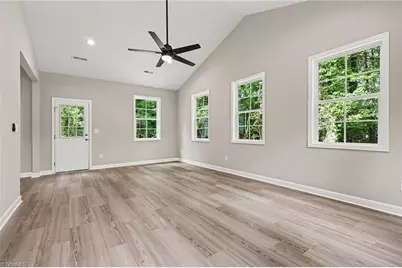 125 City Line Drive, Thomasville, NC 27360 - Photo 12