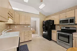 7 Brandywine Cir, Greensboro, NC 27409 - Photo 12