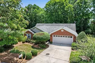 7 Brandywine Cir, Greensboro, NC 27409 - Photo 2