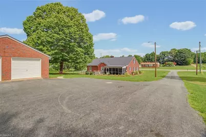4264 High Point Road, Winston-Salem, NC 27107 - Photo 30