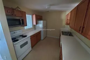 905 Hanahan Ct, Greensboro, NC 27409 - Photo 2