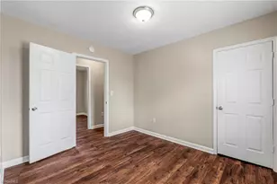 2210 E Market St, Greensboro, NC 27401 - Photo 14