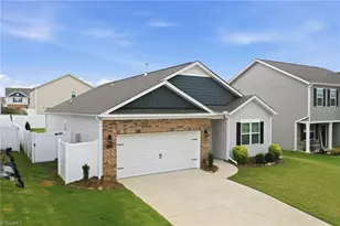 1419 Carisbrooke Dr, Mebane, NC 27302 - Photo 2