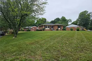 2116 Larkspur Dr, Greensboro, NC 27405 - Photo 4