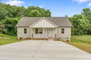 126 Aspen St, Yadkinville, NC 27055 - Photo 1