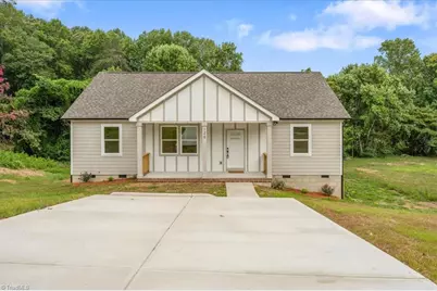 126 Aspen Street, Yadkinville, NC 27055 - Photo 2