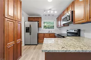 2215 Shadow Valley Rd, High Point, NC 27265 - Photo 10