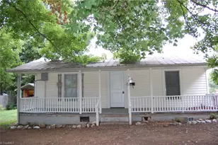 156 S Snider St, Denton, NC 27239 - Photo 2