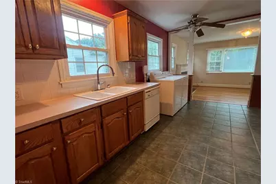 307 Carolina Circle, Winston-Salem, NC 27104 - Photo 8