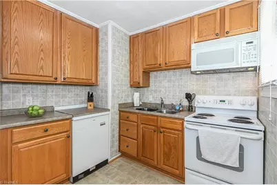 514 Overlook Street, Greensboro, NC 27403 - Photo 6