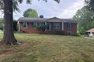 2631 Creekwood Dr, Winston-Salem, NC 27103 - Photo 1