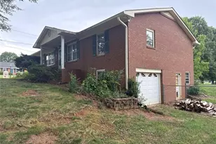 2631 Creekwood Dr, Winston-Salem, NC 27103 - Photo 4